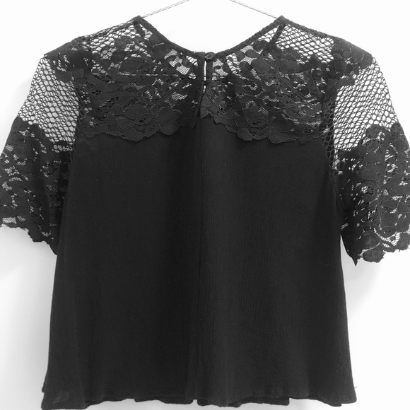 Elodie sz Sm Cropped Lace Top - Picture 2 of 4